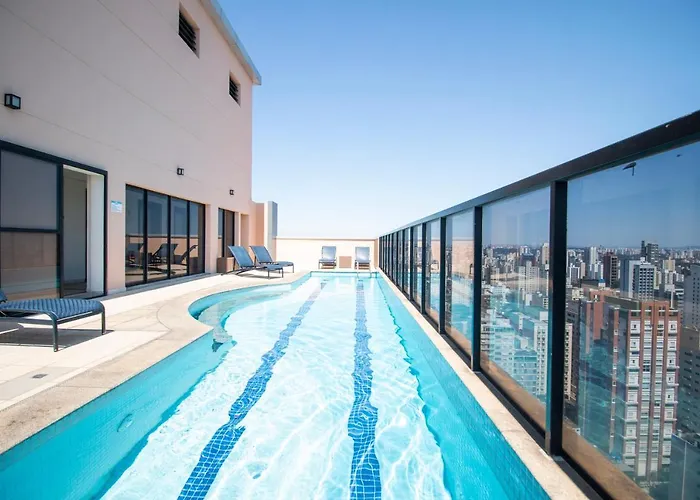 Duplex em Pinheiros, piscina, vista incrível, AC